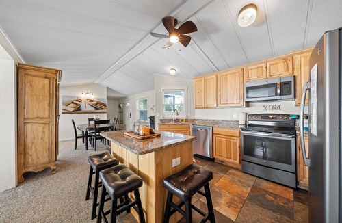Stratford House | Charming 4 Bedroom with spectacular views of Moses Lake!