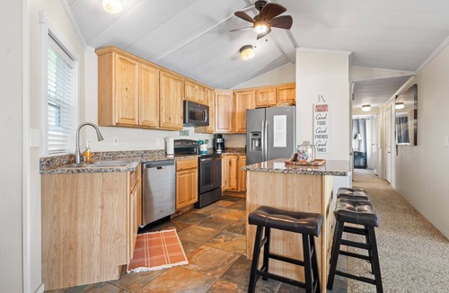 Stratford House | Charming 4 Bedroom with spectacular views of Moses Lake!