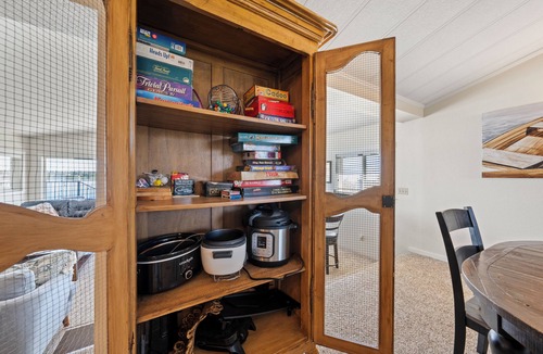Stratford House | Charming 4 Bedroom with spectacular views of Moses Lake!