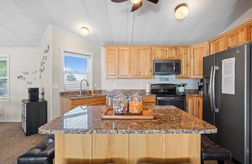 Stratford House | Charming 4 Bedroom with spectacular views of Moses Lake!