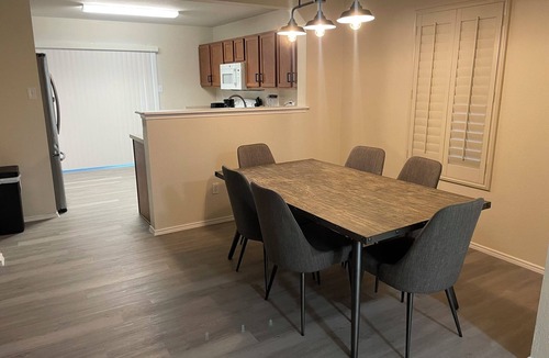 Wetmore House | Charming 4BR Getaway with 130” Theater, WiFi & AC in San Antonio
