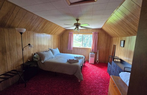 Waitsburg House | Charming 5-bedroom farmhouse with a great yard in delightful Waitsburg