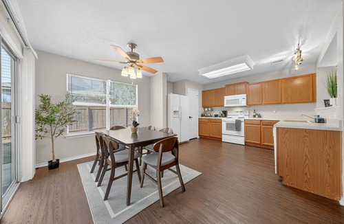 Maverick Creek House | Charming and modern 3-bedroom house for 10-12 ppl. Touristic location.