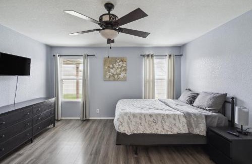 San Antonio House | Charming and Spacious 4BR 2,5 BA Hideaway home