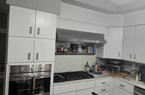 Malvern House | Charming Blue Horizen 4-bedroom house with AC in quaint Malvern