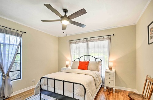 Riverside House | Charming bright 1920s bungalow 4 mi to the Alamo