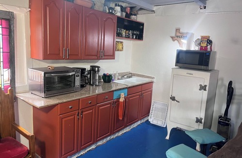 Van Horn House | Charming bungalow with WiFi and AC in welcoming Van Horn