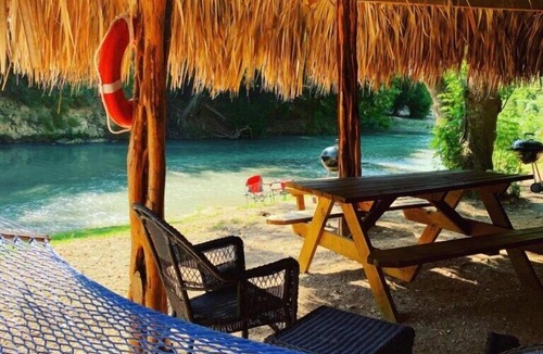 Prairie Lea Cabin | Charming Cabin on the San Marcos River with large back screened-in deck! - L2