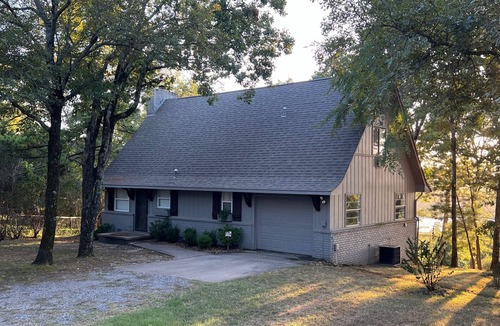 Park Hill Cabin | Charming cabin with amazing deck overlooking Lake Tenkiller