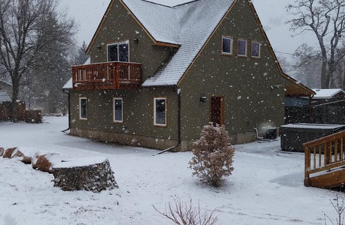 Lyons Apartment | Charming Carriage House in the heart of Lyons, Colorado