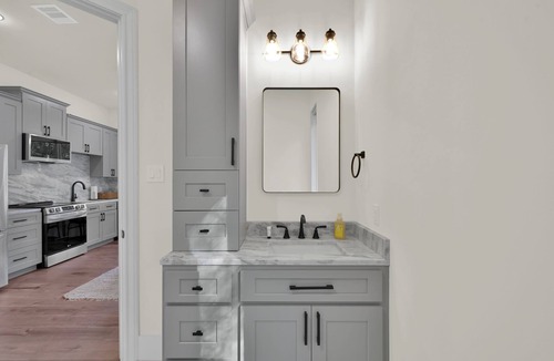 Stagecoach House | Charming Casita with Kitchen and Bath on Lake Apache in serene Stagecoach, TX