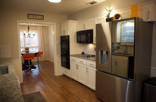Allen House | Charming Classy & Elegant 2-bedroom home with fitness room! Sleeps 4