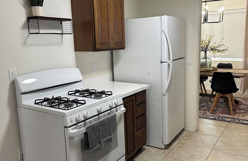 Thatcher House | Charming, CLEAN 3-bedroom house with AC, WiFi in Great Location