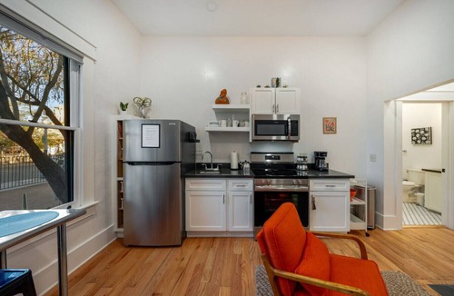 Iron Horse House | Charming & Cozy/1 BR 1 BA/Historic Duplex