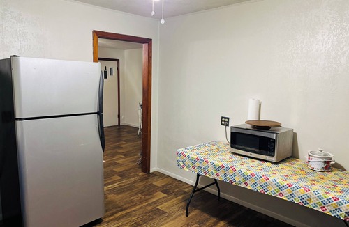 Hamlin House | Charming Cozy 2-bedroom home in Hamlin with shared backyard.