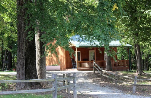 Moscow Cottage | Charming Cozy Chalet on a Hill by the Cedar River in Letts, Iowa