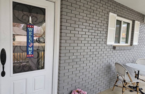 Naples House | Charming Cozy Rambler 3 Bedroom 4 beds 2 bath with Hot Tub and Wheelchair Access