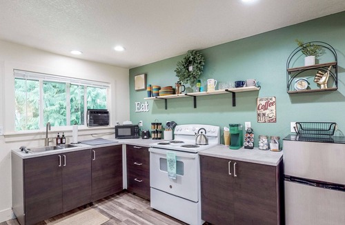 Lewis County Apartment | Charming dog-friendly home with mountain view, kitchenette, & W/D