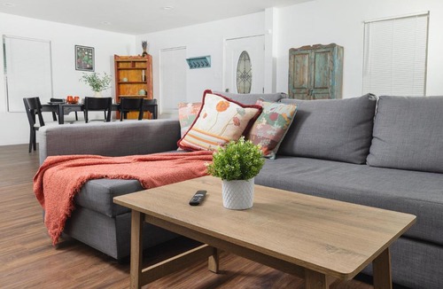 Jefferson House | Charming Dreamy Home Close to Downtown SA