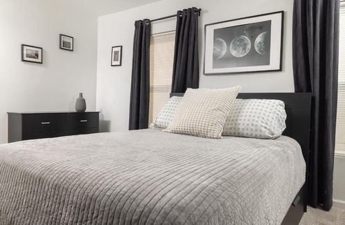Jefferson House | Charming Dreamy Home Close to Downtown SA
