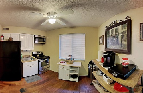 Lafayette Square Apartment | Charming Efficient 2nd Floor 2 Bedroom Apartment