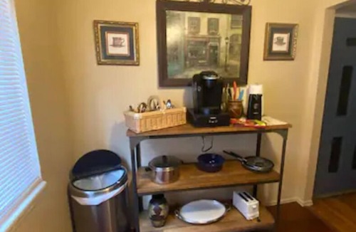 Lafayette Square Apartment | Charming Efficient 2nd Floor 2 Bedroom Apartment