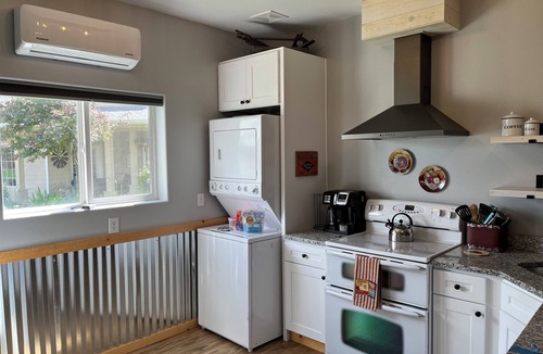 East Wenatchee Apartment | Charming farmhouse-style 1 bedroom apartment with hottub