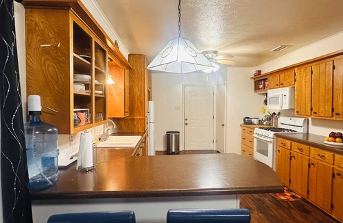Corsicana House | Charming Farmhouse Getaway with Nature & Family Fun in Corsicana, TX