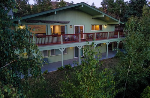 Chelan House | Charming Farmhouse Minutes From Downtown!