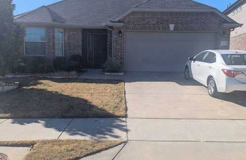 Little Elm House | Charming four bedroom two bath in Little Elm,TX