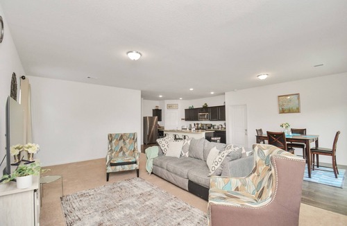Katy House | CHARMING FOUR BEDROOMS BROOKSHIRE/KATY HOUSE WITH GYM