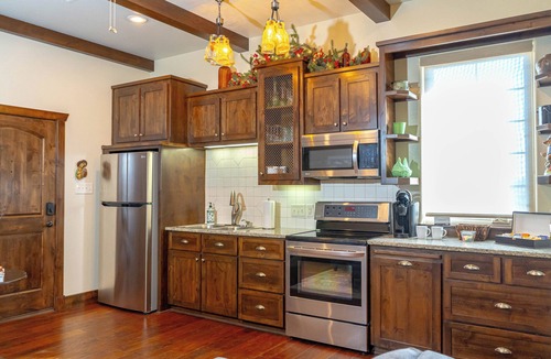 Muenster Bed & Breakfast | Charming German-inspired 1BR for up to 4 with full kitchen, private balcony, workspace, Wi-Fi, and breakfast vouchers. Perfect for couples, families, or business stays in cozy Muenster.