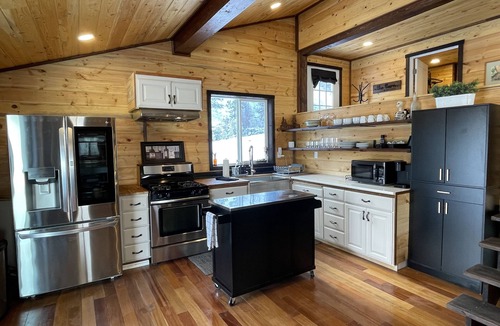 Pateros Cabin | Charming Guest Cabin Nestled on Stunning 30-acre Vineyard near Lake Chelan