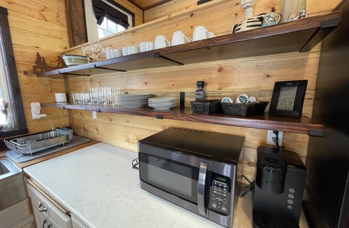 Pateros Cabin | Charming Guest Cabin Nestled on Stunning 30-acre Vineyard near Lake Chelan