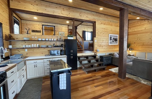 Pateros Cabin | Charming Guest Cabin Nestled on Stunning 30-acre Vineyard near Lake Chelan