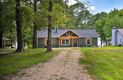 Yantis House | Charming Lake Fork Cottage w/Screened-In Porch!