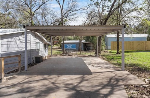 Clifton House | Charming Lake Whitney Retreat—Family Getaway or Fishing Trip Near Waco & Clifton