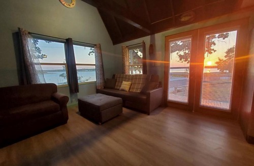 Cisco House | Charming Lakefront Cabin with Sandy Beach Access & Fire Pit Near Lake Cisco, TX