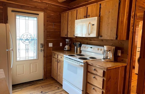 Prairie Lea Cabin | Charming Log Cabin in Texas - Perfect Glamping Vacation on the San Marcos River near Kingsbury
