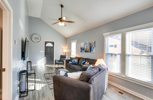 Pleasant Hill House | Charming Missouri Home < 1 Mi to Katy Trail!