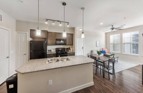 Southeast Houston Apartment | Charming & Modern 1Bd/1Bth I Properties by Preston