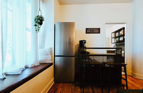 Moscow Apartment | Charming Moscow Bungalow-Wave Spa, Fire Pit & Walk to Downtown
