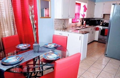 Kansas City House | "Charming Oasis: Sleeps 11: Pool Table: Big screens: Full Kitchen"