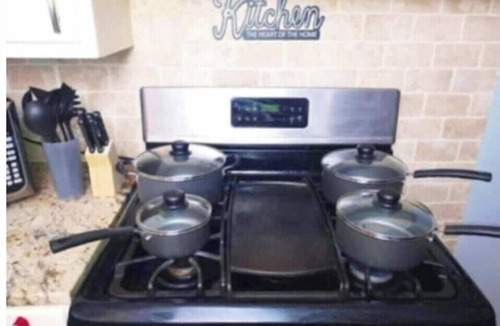 Kansas City House | "Charming Oasis: Sleeps 11: Pool Table: Big screens: Full Kitchen"