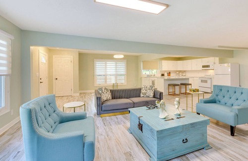 Benson Apartment | Charming Omaha Getaway - 3 Mi to Baxter Arena!