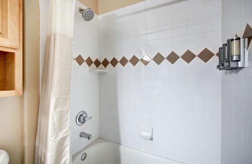 Willow Grove House | Charming Riverfront Condo with Loft on Blue River