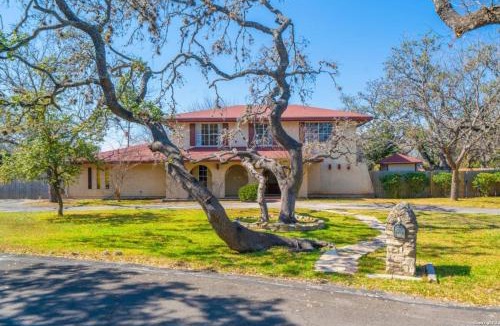 Leon Valley House | Charming Room in Beautiful Spanish Villa
