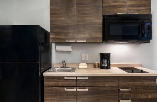 Beatrice Hotel | Charming Room Parking Included Near Rolla‑Rena Skate Center And Scenic Trails