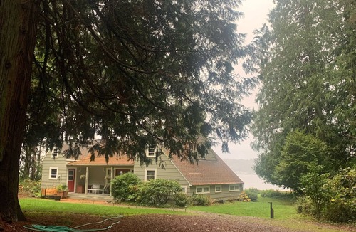 Rollingbay Cottage | Charming Secluded Bainbridge Waterfront Cottage near Battle Point