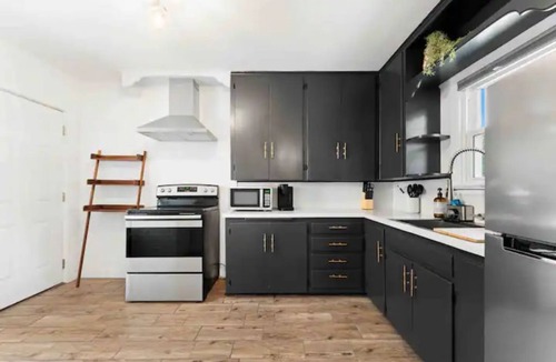 Tech Terrace House | Charming Tech Terrace Bungalow~Walk to JB Coffee, Campus & Dog Park!